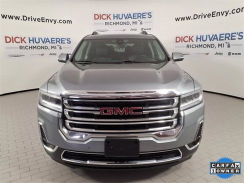 Used 2023 GMC Acadia SLT image 2