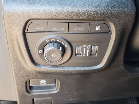Used 2023 Jeep Grand Cherokee Trailhawk w/ Luxury Tech Group III AWD/4WD image 32