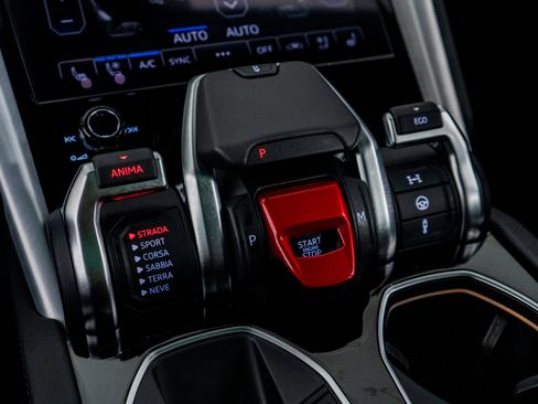 Used 2021 Lamborghini Urus image 38