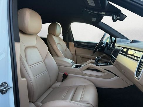 Used 2021 Porsche Cayenne Coupe image 15
