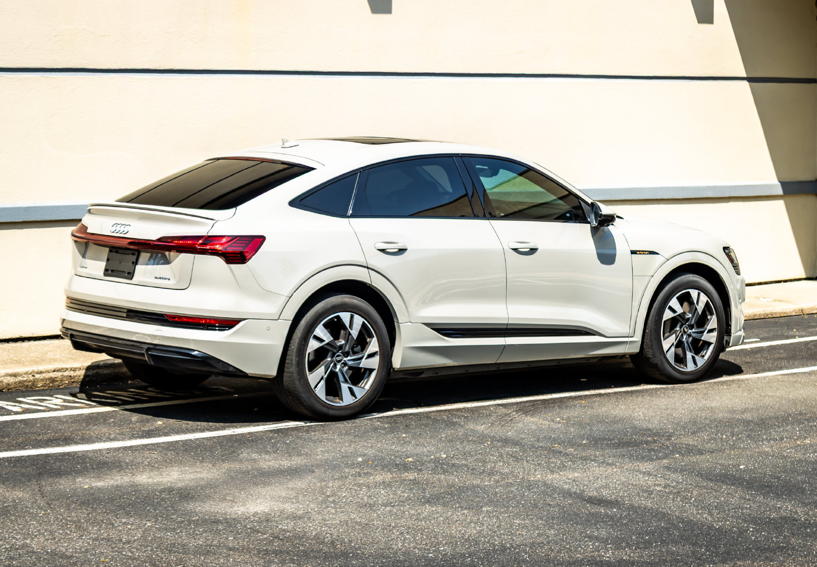 Used 2022 Audi e-tron Premium AWD/4WD image 8
