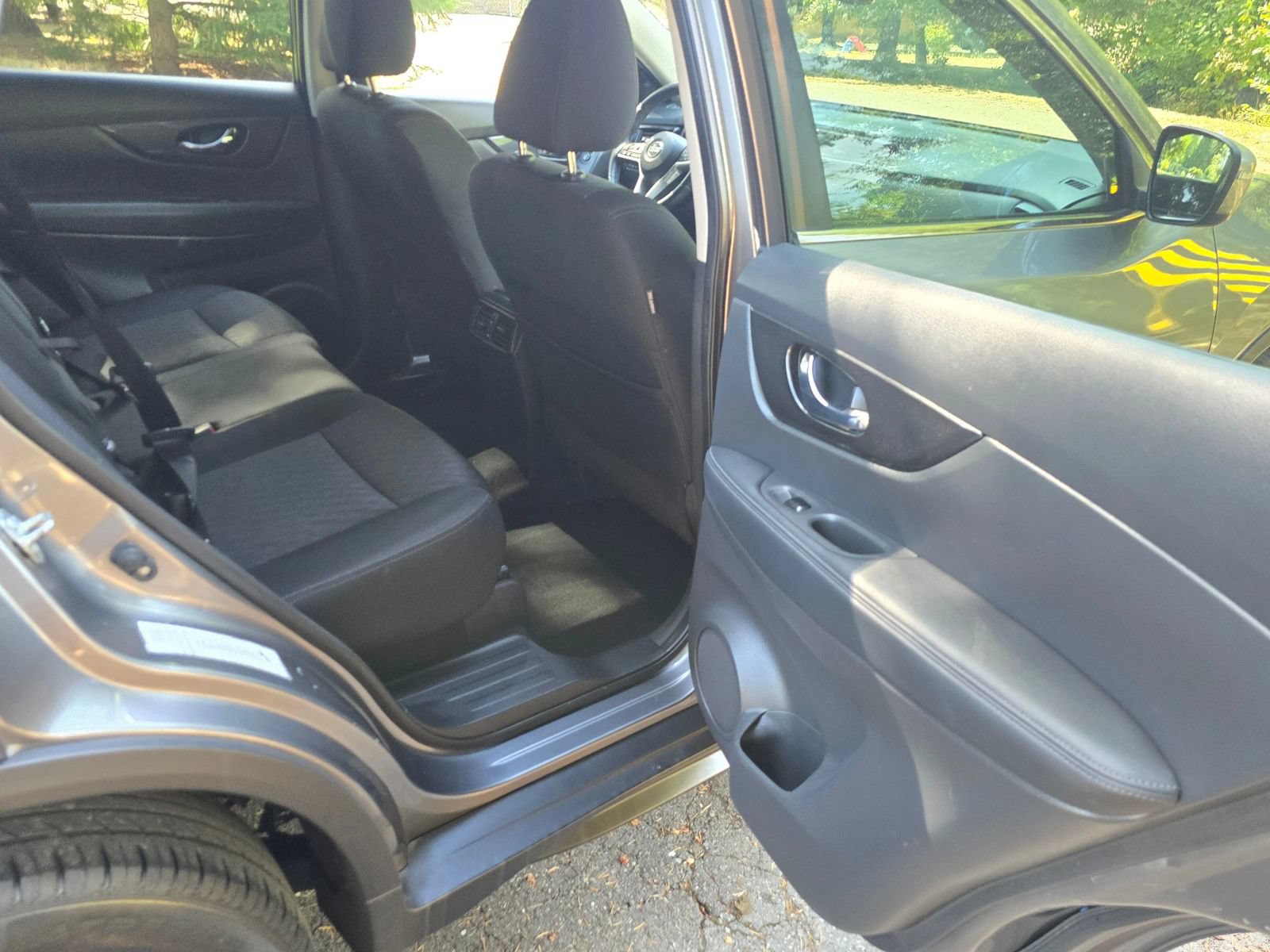 Used 2019 Nissan Rogue SV FWD image 14