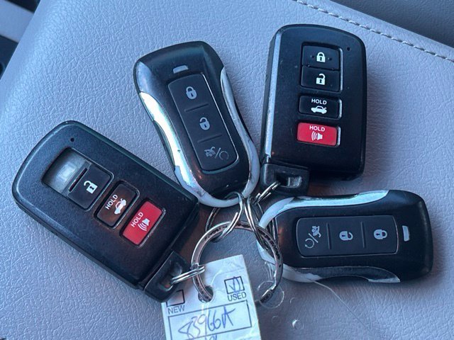 Used 2012 Toyota Camry XLE w/ Leather Pkg FWD image 64