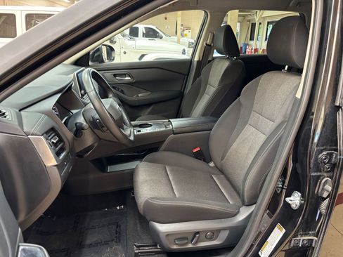 Used 2025 Nissan Rogue SV FWD image 29
