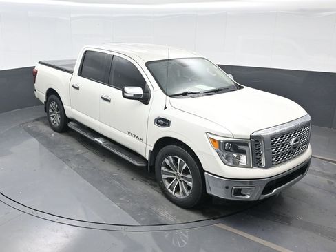 Used 2017 Nissan Titan SL image 24