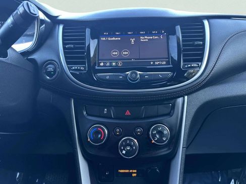 Used 2022 Chevrolet Trax LT w/ LT Convenience Package AWD/4WD image 24
