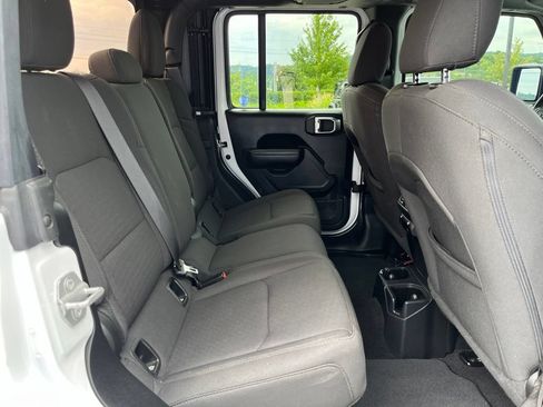 Used 2023 Jeep Gladiator Sport AWD/4WD image 21