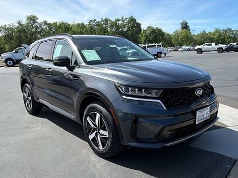 Used 2021 Kia Sorento EX w/ Panoramic Sunroof Package image 2