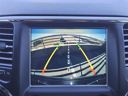 Used 2018 Jeep Grand Cherokee Limited image 18