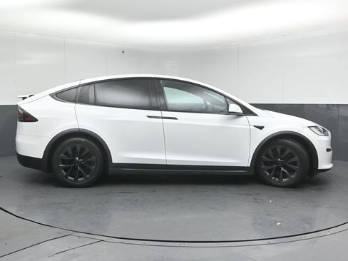 Used 2022 Tesla Model X image 8