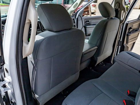 Used 2017 RAM 1500 Express RWD image 30