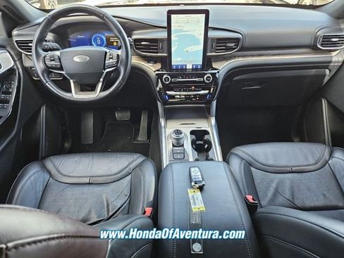 Used 2022 Ford Explorer Platinum w/ Technology Package image 12