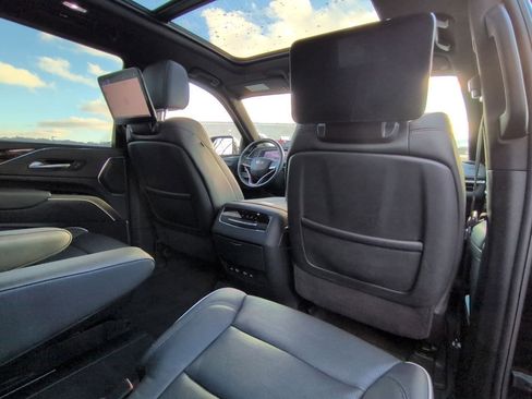 Certified 2024 Cadillac Escalade Premium Luxury w/ Performance Package image 18