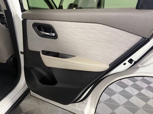 Used 2023 Nissan Rogue SV image 27