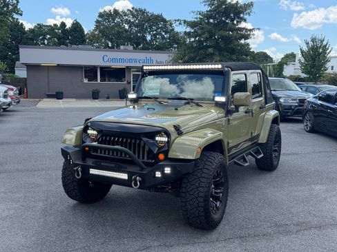 Used 2013 Jeep Wrangler Unlimited Sahara w/ Dual Top Group AWD/4WD image 3