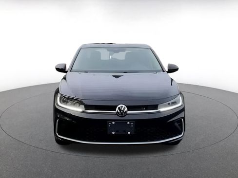 Used 2025 Volkswagen Jetta SE image 4