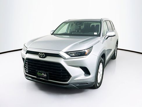 Used 2025 Toyota Grand Highlander XLE image 3