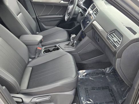 Certified 2024 Volkswagen Tiguan SE R-Line FWD image 20