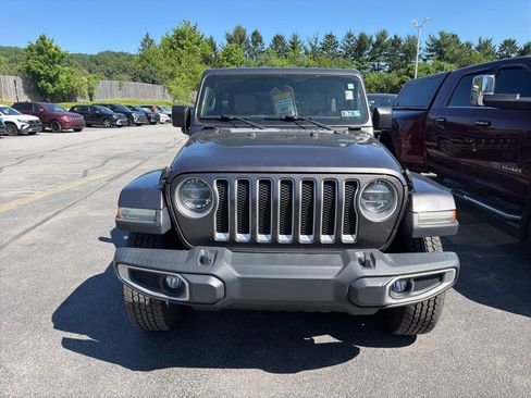Used 2018 Jeep Wrangler Unlimited Sahara AWD/4WD image 2