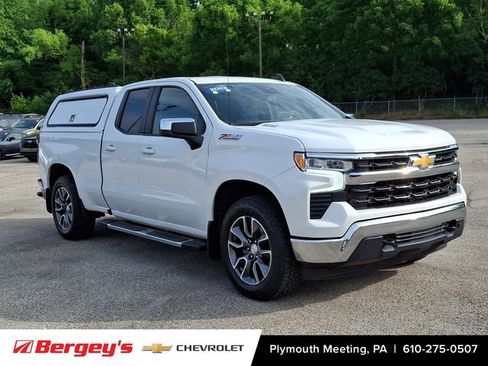 Certified 2022 Chevrolet Silverado 1500 LT w/ Z71 Off-Road Package AWD/4WD image 2