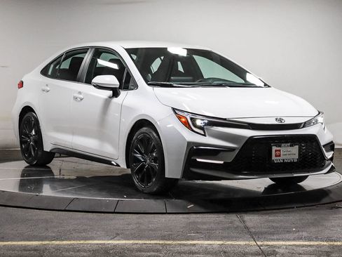 Certified 2024 Toyota Corolla SE FWD image 6