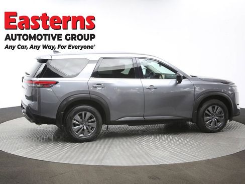 Used 2024 Nissan Pathfinder S image 43
