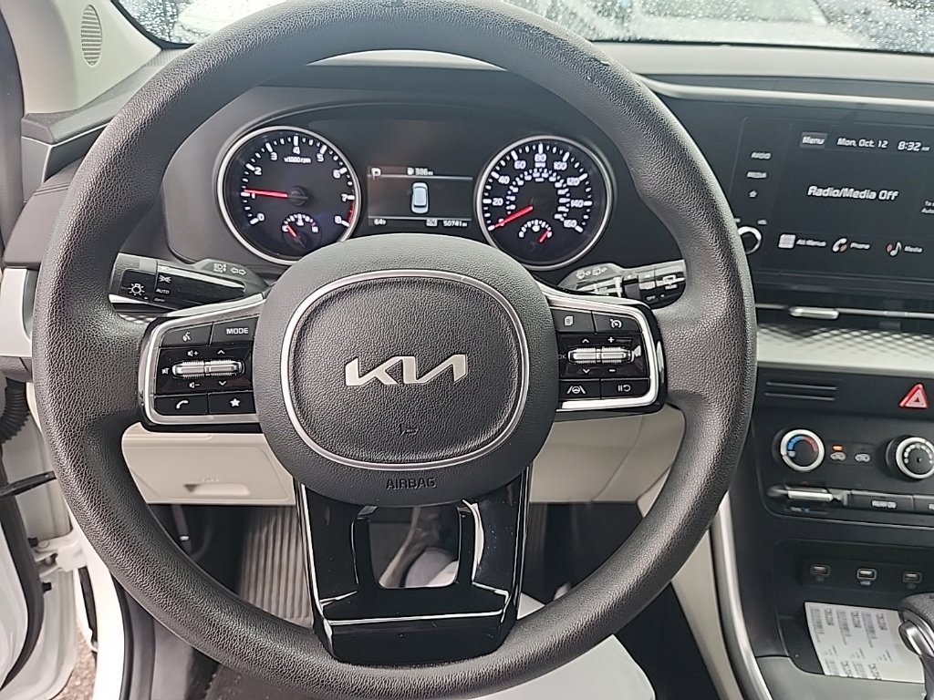 Certified 2023 Kia Carnival LX FWD image 22