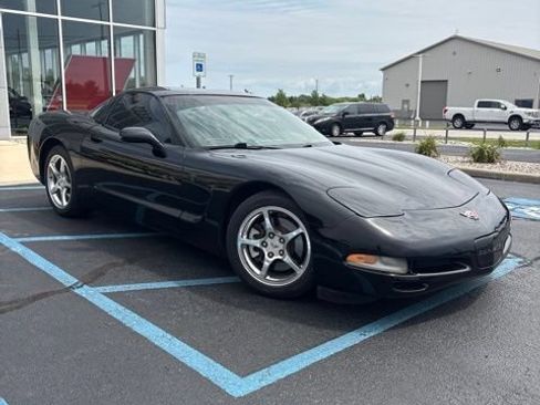 Used 2003 Chevrolet Corvette Coupe w/ Preferred Equipment Group RWD image 1