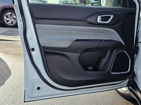 Used 2024 Jeep Compass Latitude image 20