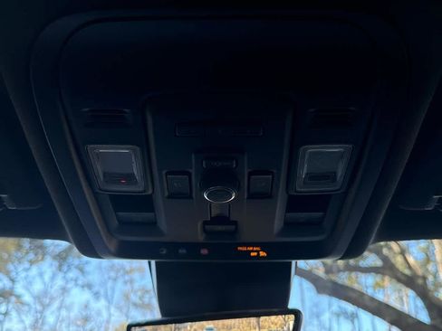 Used 2024 Chevrolet Tahoe High Country image 28