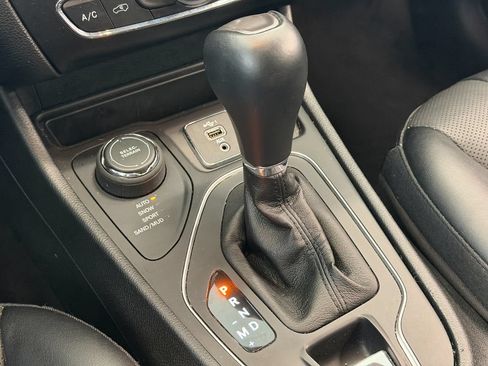 Used 2022 Jeep Cherokee Latitude Lux AWD/4WD image 21