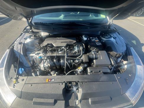 Used 2025 Kia K4 LXS image 32