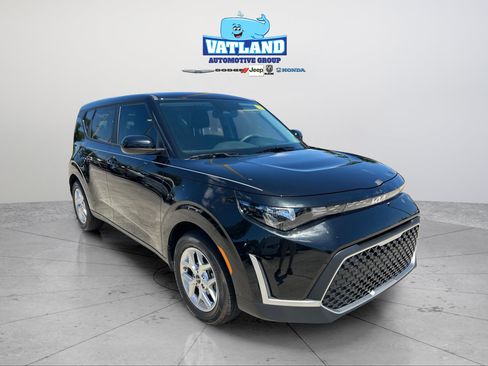 Used 2025 Kia Soul LX w/ LX Technology Package FWD image 7
