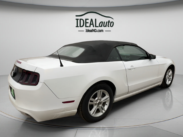Used 2014 Ford Mustang Convertible RWD image 3