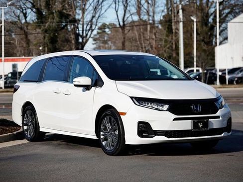Used 2025 Honda Odyssey Touring image 12