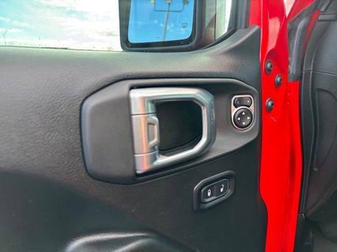 Used 2023 Jeep Wrangler Unlimited image 24