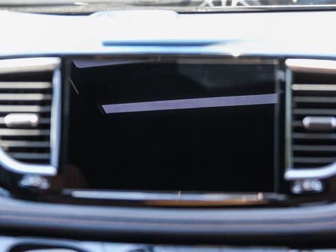 Used 2022 Chrysler Pacifica Pinnacle FWD image 15