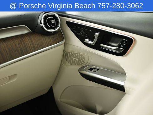 Used 2025 Mercedes-Benz GLC 300 4MATIC image 34