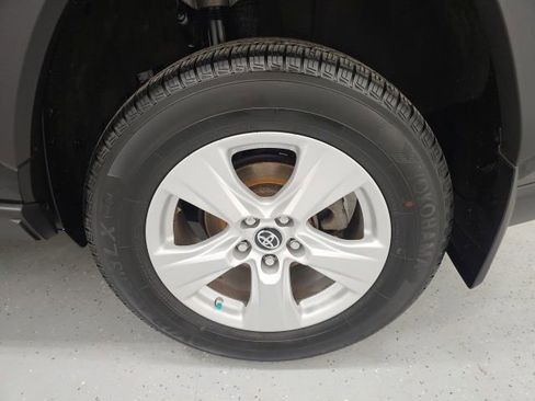 Used 2019 Toyota RAV4 XLE w/ Convenience Package image 10