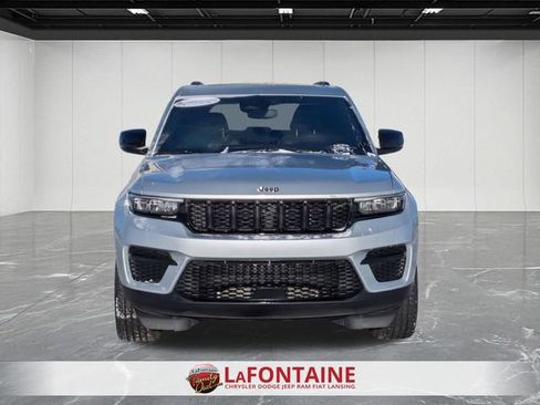 Used 2024 Jeep Grand Cherokee Altitude image 8