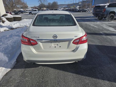 Used 2017 Nissan Altima 2.5 SV w/ Convenience Package image 4