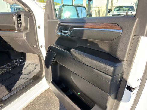 Used 2024 GMC Sierra 1500 SLT image 11