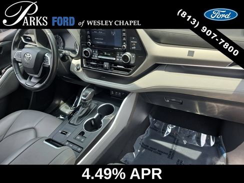Used 2022 Toyota Highlander XLE FWD image 11
