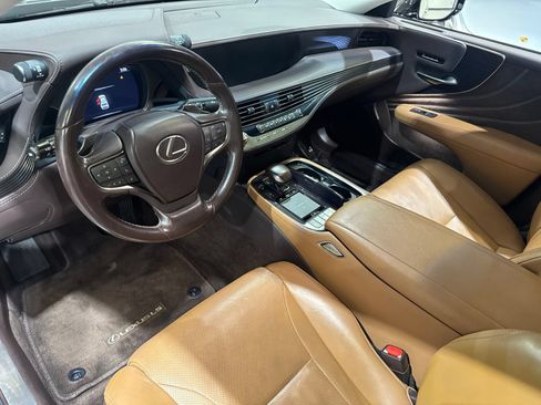 Used 2018 Lexus LS 500 w/ Accessory Package (Z2) RWD image 14