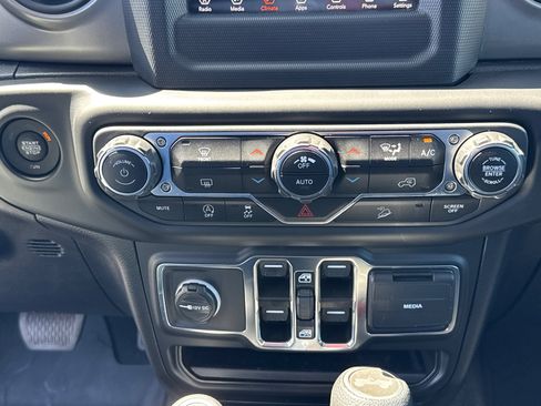 Used 2021 Jeep Wrangler Unlimited Sport AWD/4WD image 12