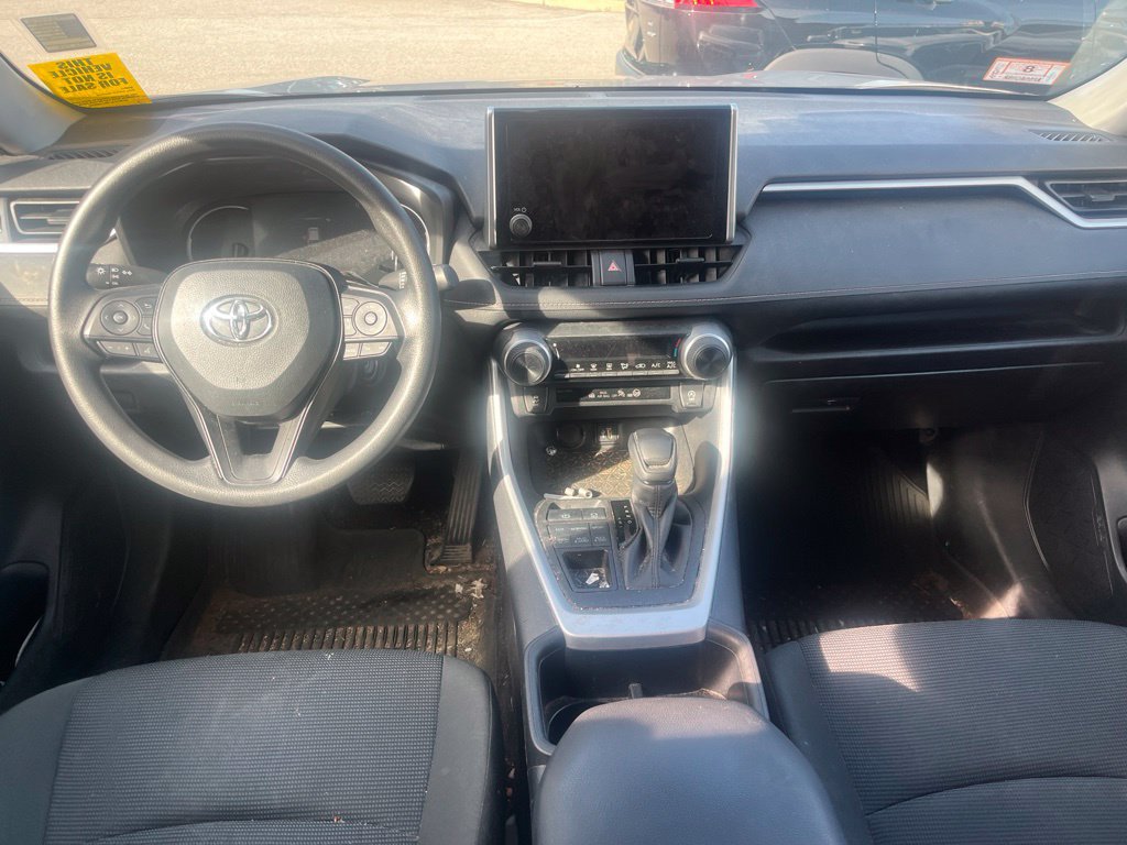 Used 2023 Toyota RAV4 LE AWD/4WD image 6