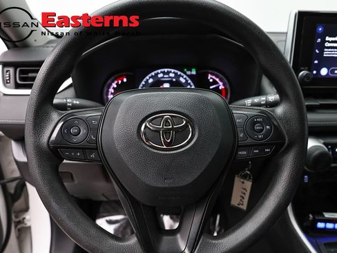 Used 2023 Toyota RAV4 LE AWD/4WD image 10