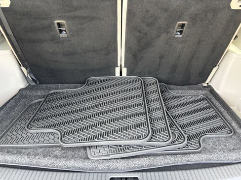 Used 2025 Volkswagen Atlas SEL Premium R-Line image 34