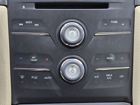 Used 2015 Ford Taurus SEL w/ Equipment Group 201A image 22