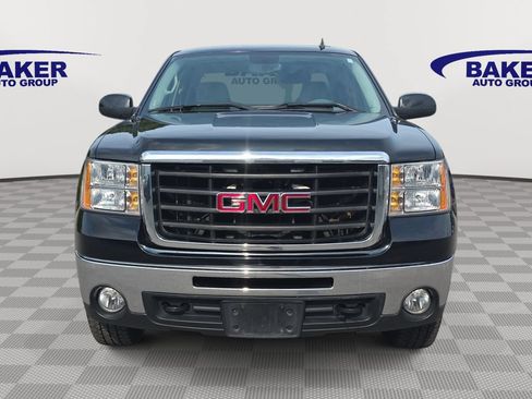 Used 2008 GMC Sierra 2500 SLT w/ Z71 Off-Road Package AWD/4WD image 2